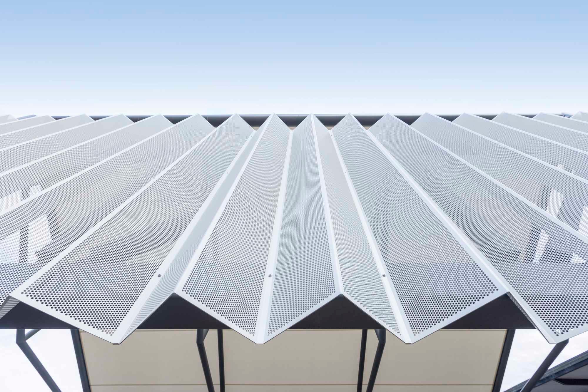 pleated-perforated-metallic-shade-roof